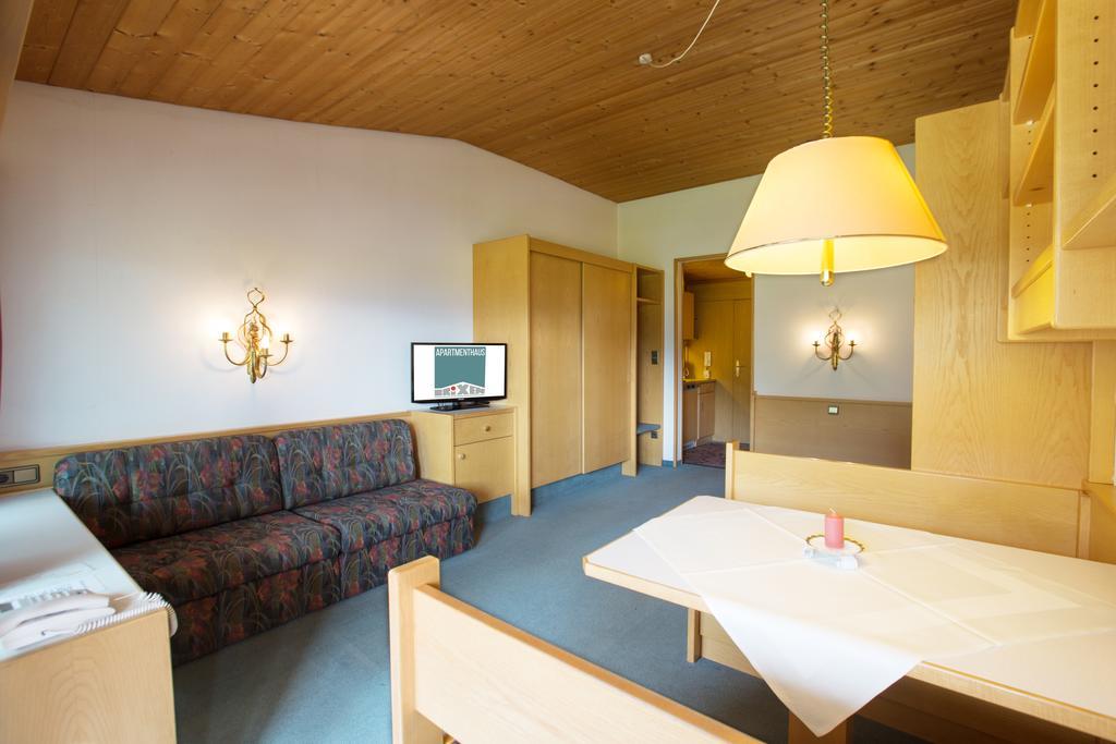 Apartmenthaus Brixen & Haus Central Brixen im Thale Room photo
