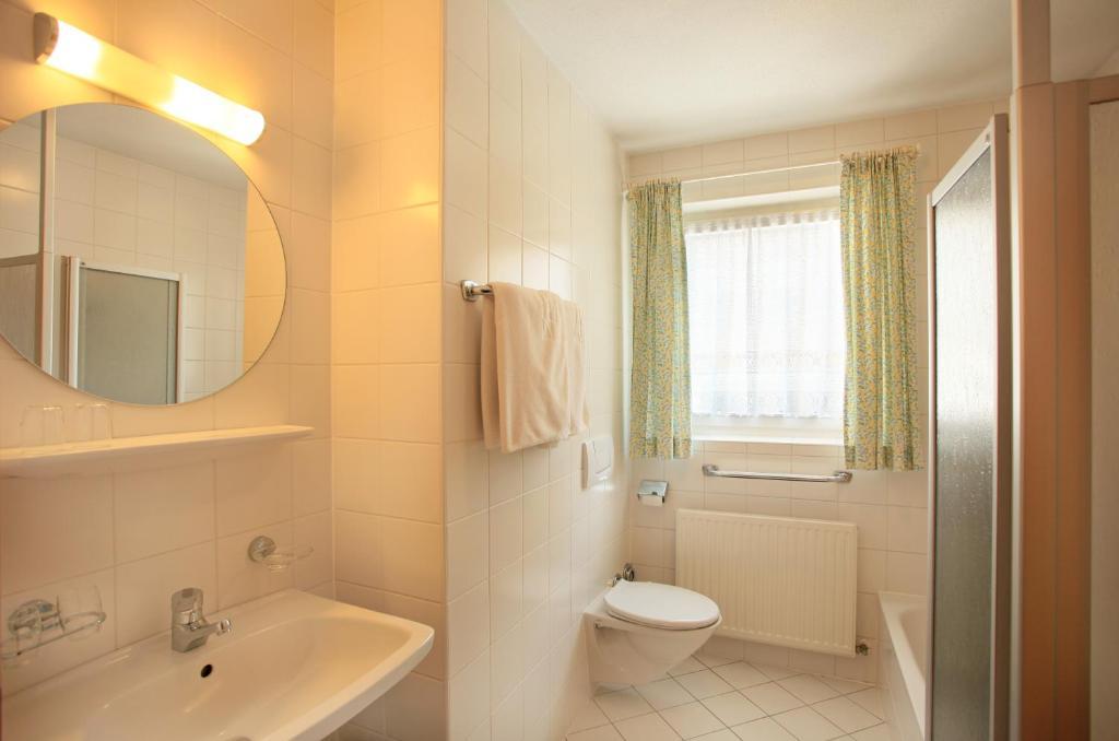Apartmenthaus Brixen & Haus Central Brixen im Thale Room photo